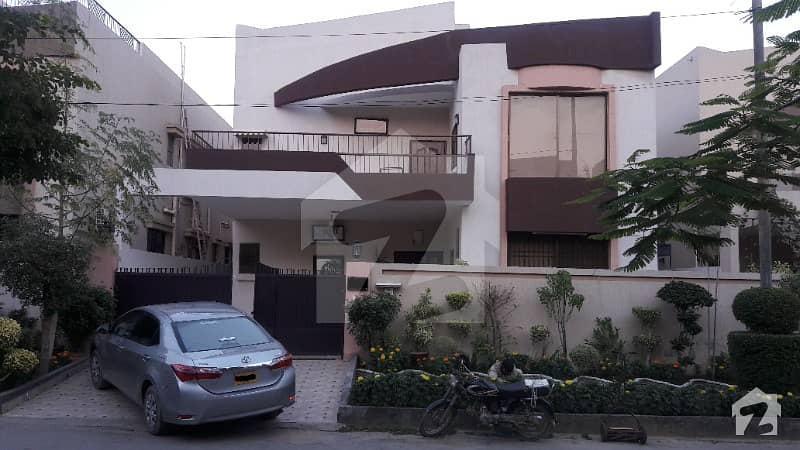 نیوی ہاؤسنگ سکیم کارساز کراچی میں 5 کمروں کا 14 مرلہ مکان 10.95 کروڑ میں برائے فروخت۔