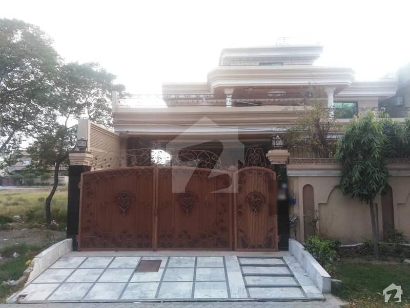 مرغزار آفیسرز کالونی لاہور میں 6 کمروں کا 1 کنال مکان 3 کروڑ میں برائے فروخت۔