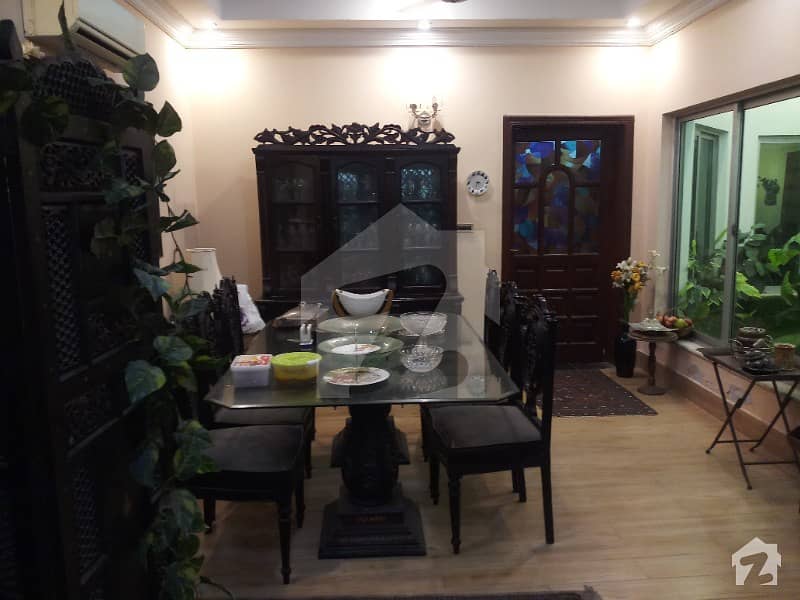 بحریہ ٹاؤن ۔ بابر بلاک بحریہ ٹاؤن سیکٹر A بحریہ ٹاؤن لاہور میں 5 کمروں کا 1 کنال مکان 3.55 کروڑ میں برائے فروخت۔