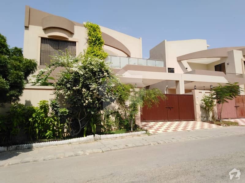 نیوی ہاؤسنگ سکیم کارساز - فیز 2 نیوی ہاؤسنگ سکیم کارساز کراچی میں 5 کمروں کا 14 مرلہ مکان 1.45 لاکھ میں کرایہ پر دستیاب ہے۔