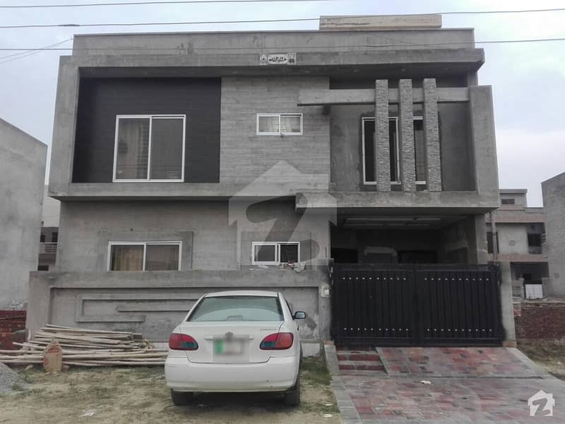 فارمانئیٹس ہاؤسنگ سکیم لاہور میں 4 کمروں کا 5 مرلہ مکان 85 لاکھ میں برائے فروخت۔