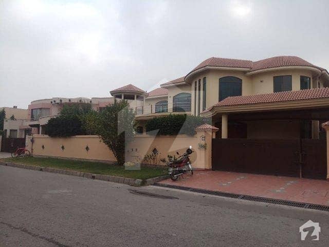 32 Marla General Villa Available For Rent In Cant Serwar Colony