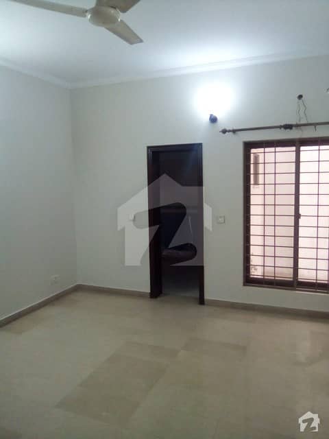 طارق گارڈنز ۔ بلاک اے طارق گارڈنز لاہور میں 2 کمروں کا 10 مرلہ بالائی پورشن 29 ہزار میں کرایہ پر دستیاب ہے۔