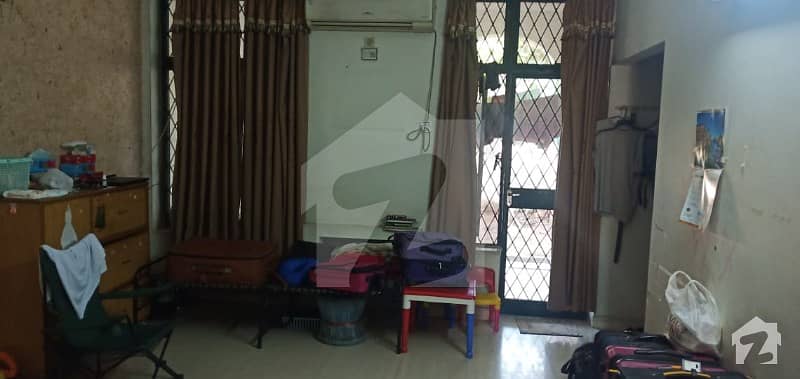 ماڈل ٹاؤن لاہور میں 5 کمروں کا 1 کنال مکان 3.5 کروڑ میں برائے فروخت۔