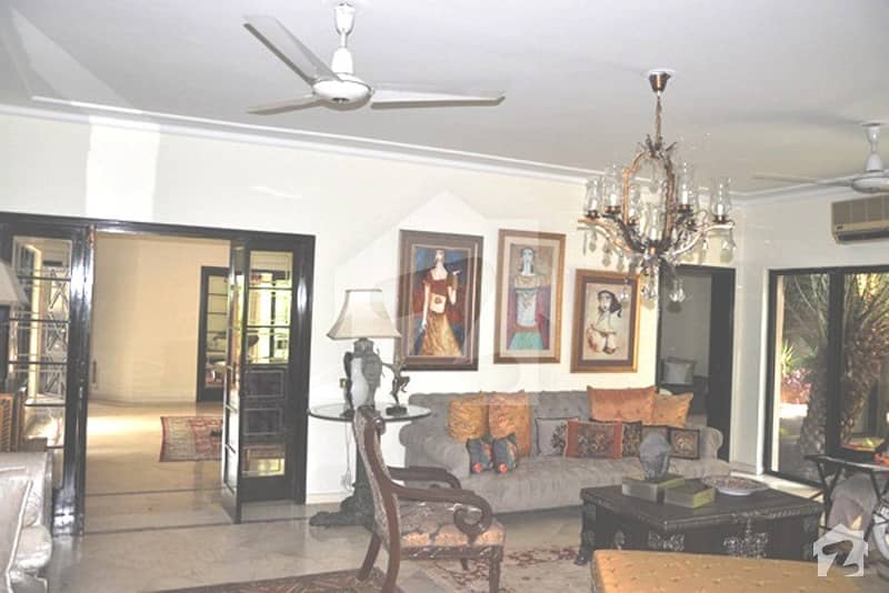 ڈی ایچ اے فیز 4 ڈیفنس (ڈی ایچ اے) لاہور میں 5 کمروں کا 1 کنال مکان 2.25 لاکھ میں کرایہ پر دستیاب ہے۔