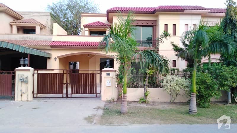 لیک سٹی ۔ سیکٹر ایم ۔ 1 لیک سٹی رائیونڈ روڈ لاہور میں 5 کمروں کا 14 مرلہ مکان 2.35 کروڑ میں برائے فروخت۔