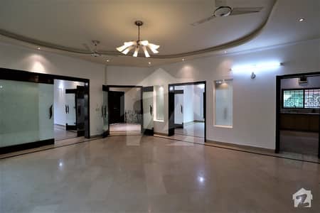 Facing Park Near Market 1 Kanal Bungalow For Rent At Low Price Facing Park Near Market 1 Kanal Bungalow For Rent At Low Price