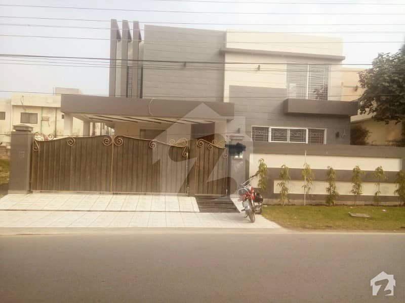Dha 01 Kanal Brand New Bungalow With Basement  Available At Excellent Location