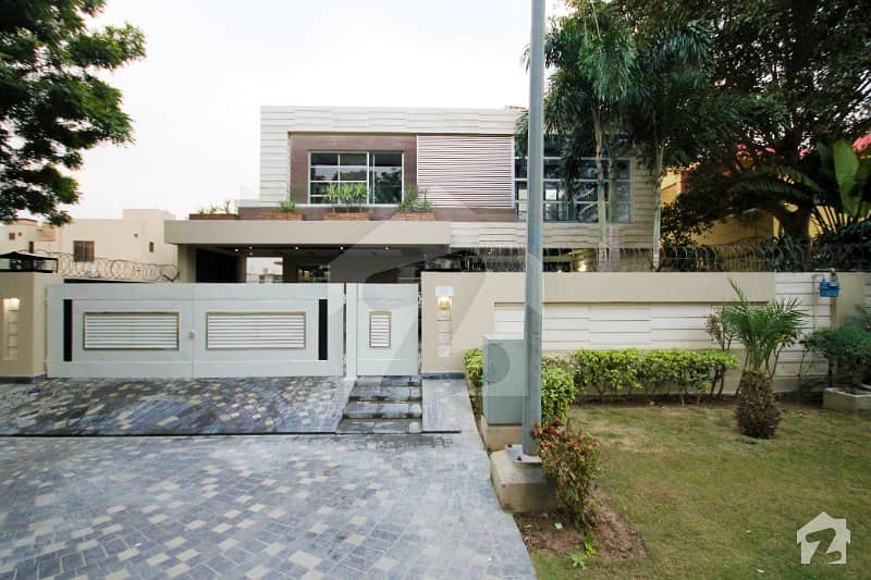 One Kanal New Luxury Bungalow Near Park And HKB Store Must Once Visit