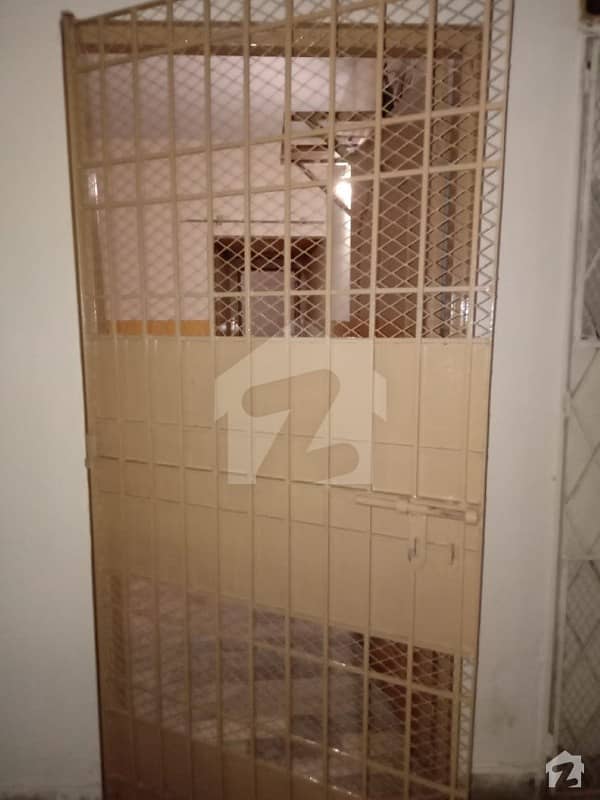 بفر زون - سیکٹر 16-A بفر زون نارتھ کراچی کراچی میں 2 کمروں کا 3 مرلہ فلیٹ 17 ہزار میں کرایہ پر دستیاب ہے۔
