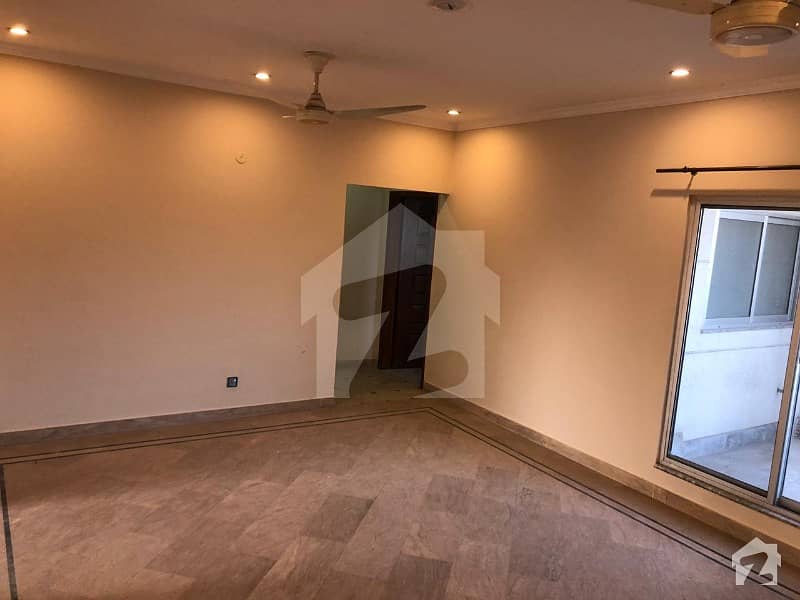 ڈی ایچ اے فیز 1 ڈیفنس (ڈی ایچ اے) لاہور میں 2 کمروں کا 4 مرلہ دفتر 45 ہزار میں برائے فروخت۔