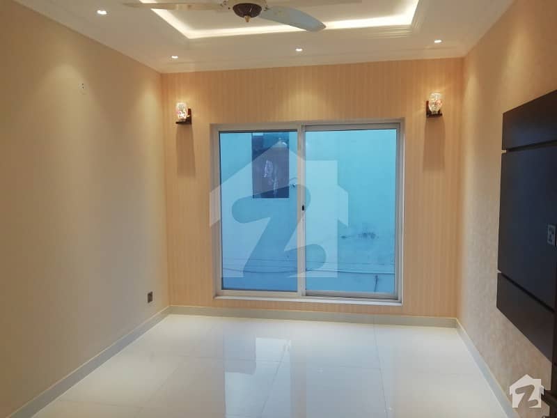 1kanal Royal House villa For Rent dha Phase 3 idial Location