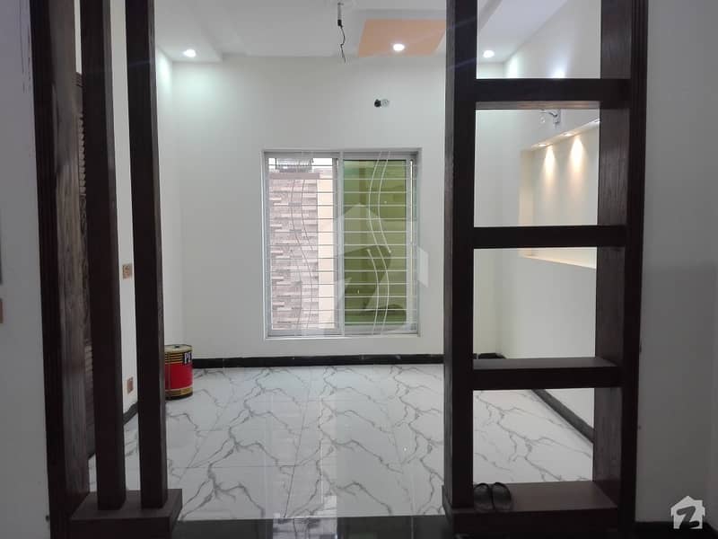 Prime Location Flat For Rent In Canal Garden