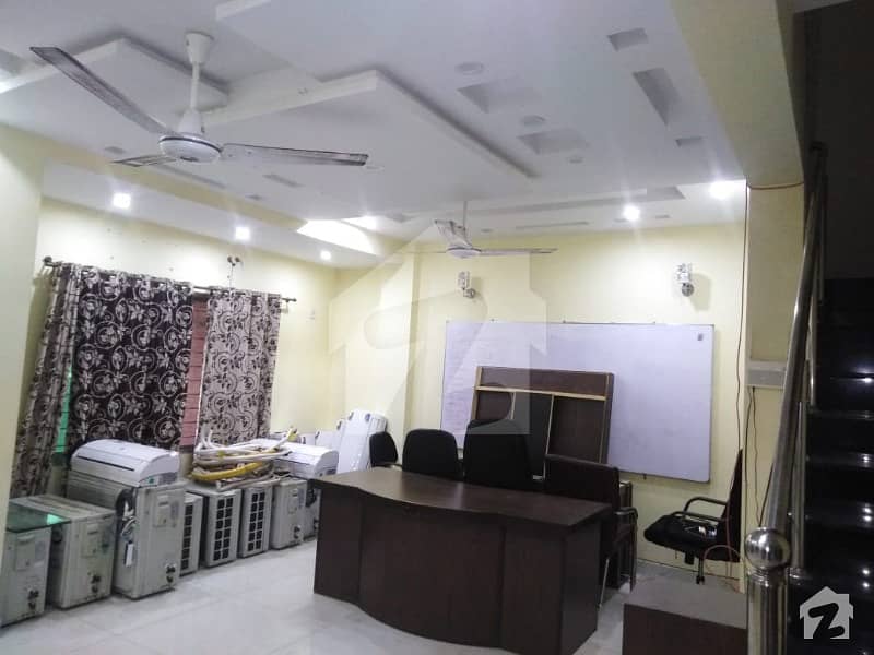 بریج کالونی کینٹ لاہور میں 4 کمروں کا 14 مرلہ مکان 2 لاکھ میں کرایہ پر دستیاب ہے۔