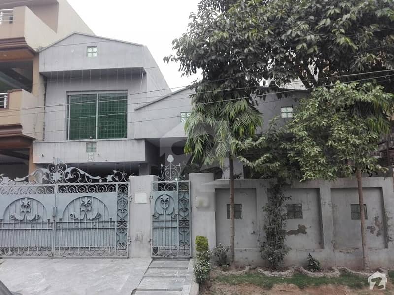 ملتان روڈ لاہور میں 4 کمروں کا 11 مرلہ مکان 1.2 کروڑ میں برائے فروخت۔