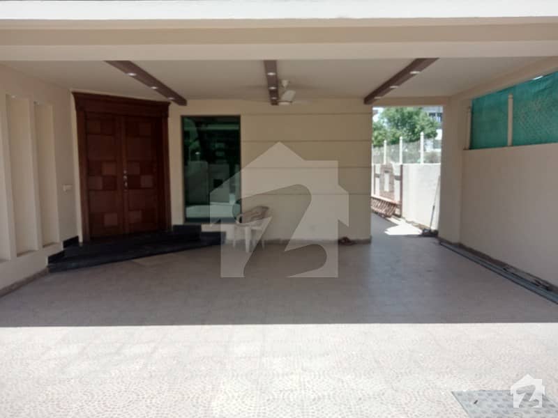 Defence - One Kanal Lower Portion Slightly Used For Rent In Dha Lahore