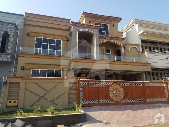 میڈیا ٹاؤن راولپنڈی میں 7 کمروں کا 10 مرلہ مکان 2.85 کروڑ میں برائے فروخت۔