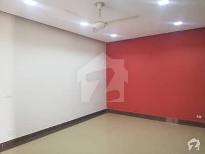 10 Marla Brand New House For Rent On Good Location 10 Marla Brand New House For Rent On Good Location