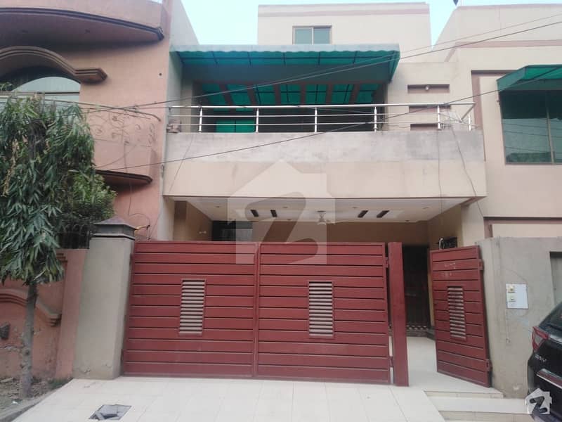 نواب ٹاؤن - بلاک اے نواب ٹاؤن لاہور میں 5 کمروں کا 10 مرلہ مکان 1.6 کروڑ میں برائے فروخت۔