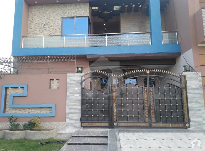 الرحمان گارڈن فیز 4 الرحمان گارڈن لاہور میں 5 کمروں کا 8 مرلہ مکان 55 ہزار میں کرایہ پر دستیاب ہے۔