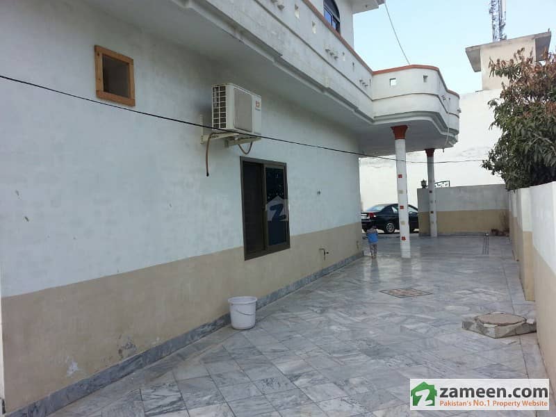 Spacious House With Plot And Private Driveway For Sale In Choa Saiden Shah