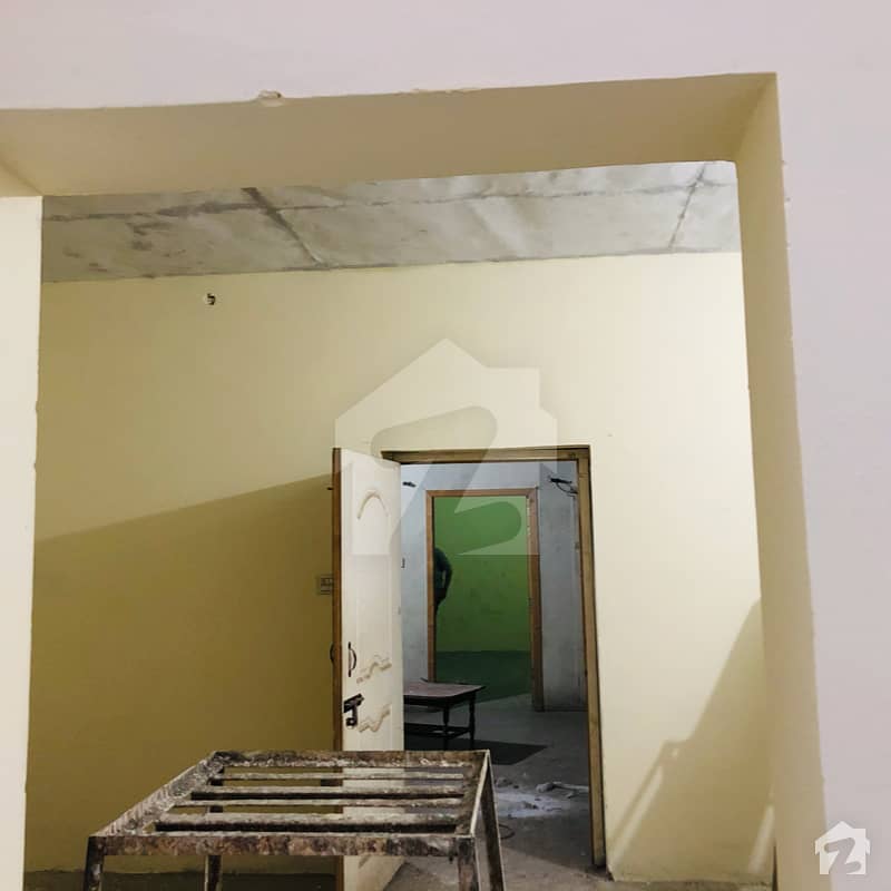 جڑانوالہ روڈ فیصل آباد میں 2 کمروں کا 4 مرلہ مکان 8 ہزار میں کرایہ پر دستیاب ہے۔