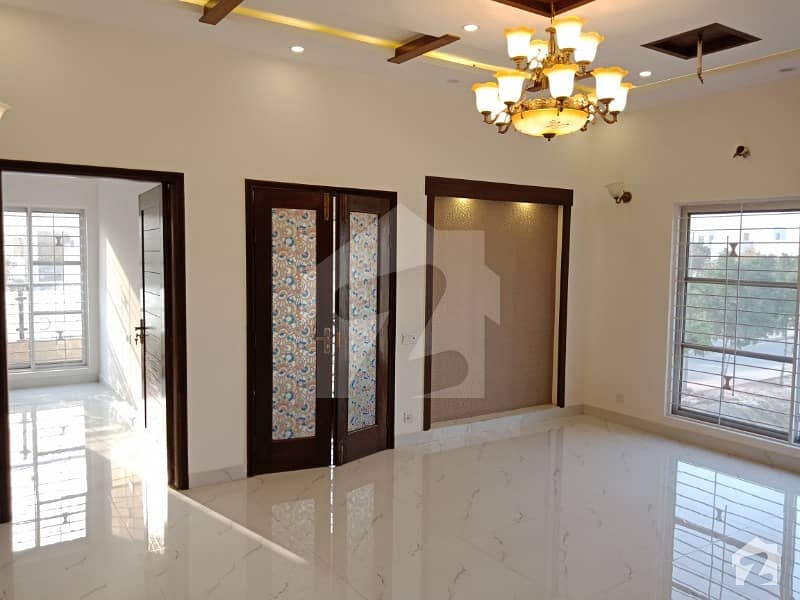 10 Marla House Available For Rent In Bahria Town Lahore