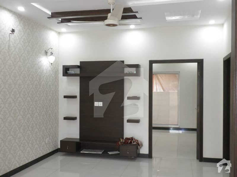 ڈی ایچ اے فیز 6 ڈیفنس (ڈی ایچ اے) لاہور میں 4 کمروں کا 9 مرلہ مکان 90 ہزار میں کرایہ پر دستیاب ہے۔
