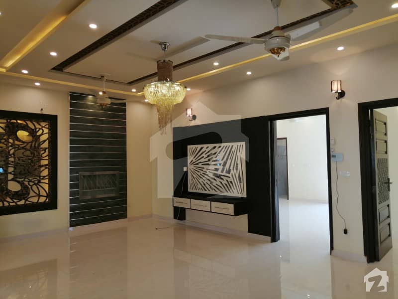 Luxury 10 Marla House for Rent in Rafi Block Bahria Town Lahore