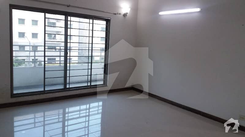 10 Marla 3 Bedroom Flat For Sale In Askari Xi Lahore