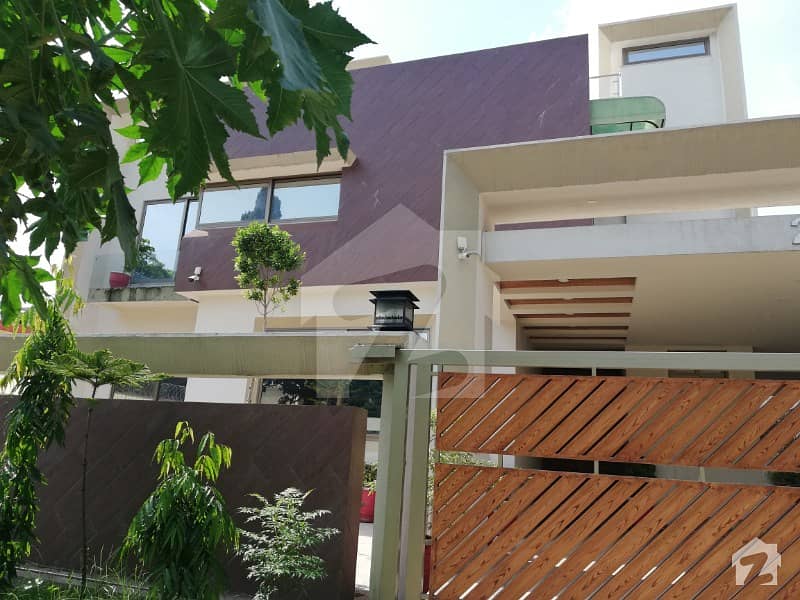 Beautiful 3 Storey 2 Gate Furnished House For Rent In F-8 Demand 6 Lace