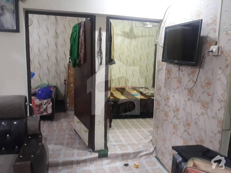 ماڈل ٹاؤن ۔ بلاک کیو ماڈل ٹاؤن لاہور میں 2 کمروں کا 2 مرلہ فلیٹ 22.5 لاکھ میں برائے فروخت۔