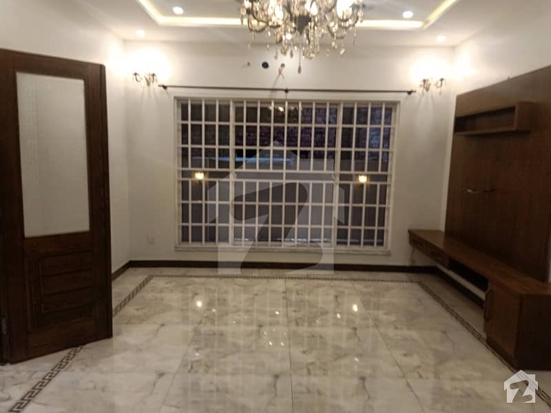 بحریہ ٹاؤن جاسمین بلاک بحریہ ٹاؤن سیکٹر سی بحریہ ٹاؤن لاہور میں 5 کمروں کا 10 مرلہ مکان 62 ہزار میں کرایہ پر دستیاب ہے۔