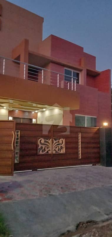 ڈی ایچ اے ڈیفینس فیز 1 ڈی ایچ اے ڈیفینس اسلام آباد میں 5 کمروں کا 12 مرلہ مکان 2.5 کروڑ میں برائے فروخت۔