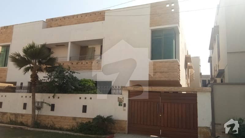 Urgent Sale 200 Yards Banglow For Sale Muhfiz Street