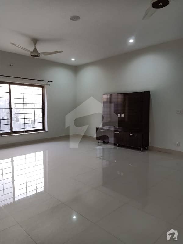 1 Kanal House Is Available for Rent