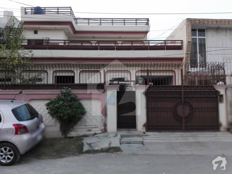 علامہ اقبال ٹاؤن ۔ رضا بلاک علامہ اقبال ٹاؤن لاہور میں 5 کمروں کا 10 مرلہ مکان 80 ہزار میں کرایہ پر دستیاب ہے۔