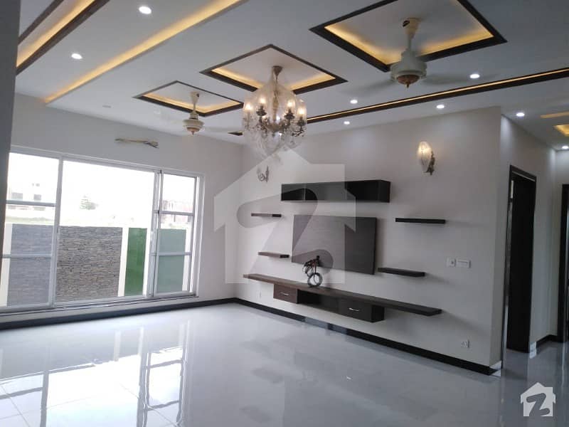 Double Unit 1 Kanal Full House Rent Located In Dha Phase 4