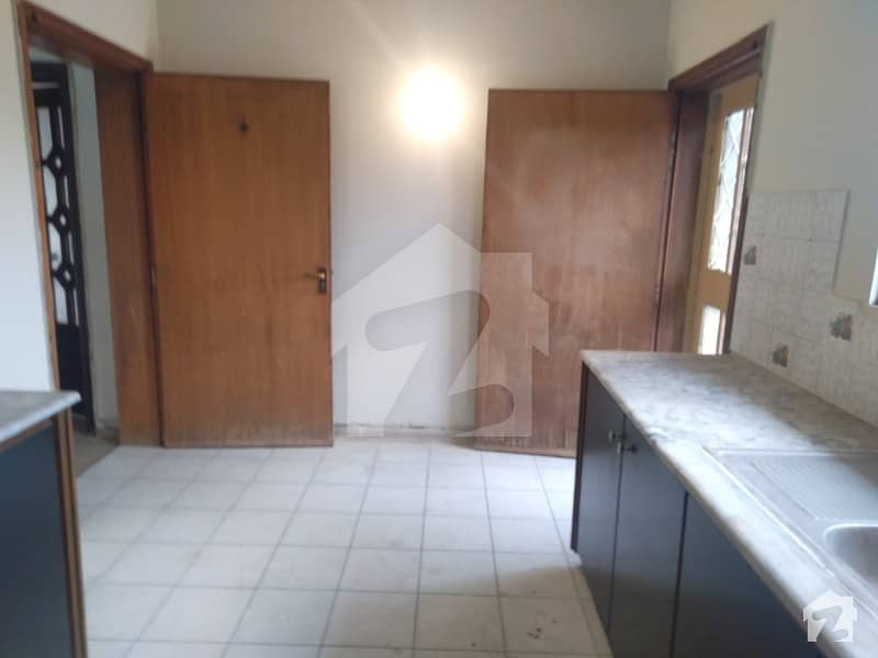 01 Kanal Upper Portion Available For Rent