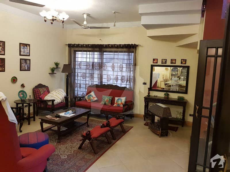 Fully Furnished 12 Marla Well Located House Is Availblae For Sale At Reasonable Price