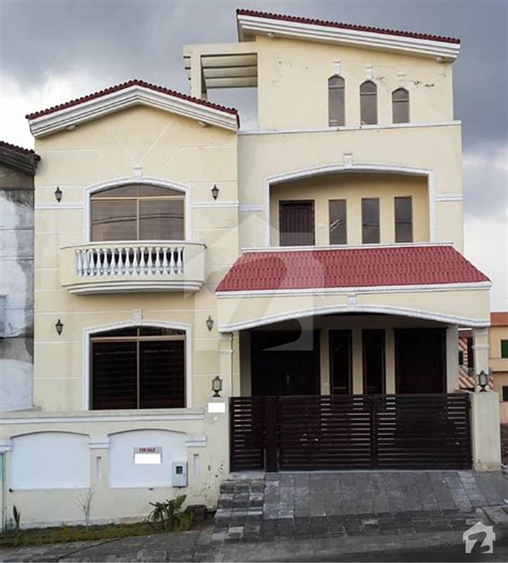 12 Marla  Upper Portion 3 Bed 3 Bath Servant Room With Attached Bath Marble Flooring And Car Parking In G10