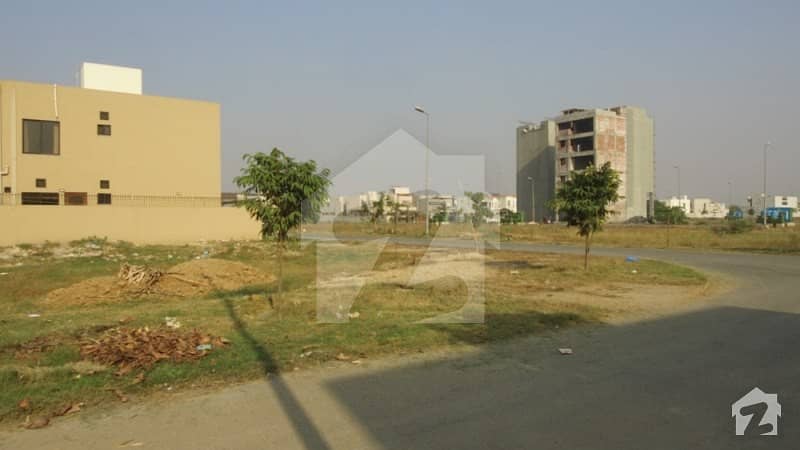 ڈی ایچ اے فیز 6 - بلاک ڈی فیز 6 ڈیفنس (ڈی ایچ اے) لاہور میں 10 مرلہ رہائشی پلاٹ 1.75 کروڑ میں برائے فروخت۔
