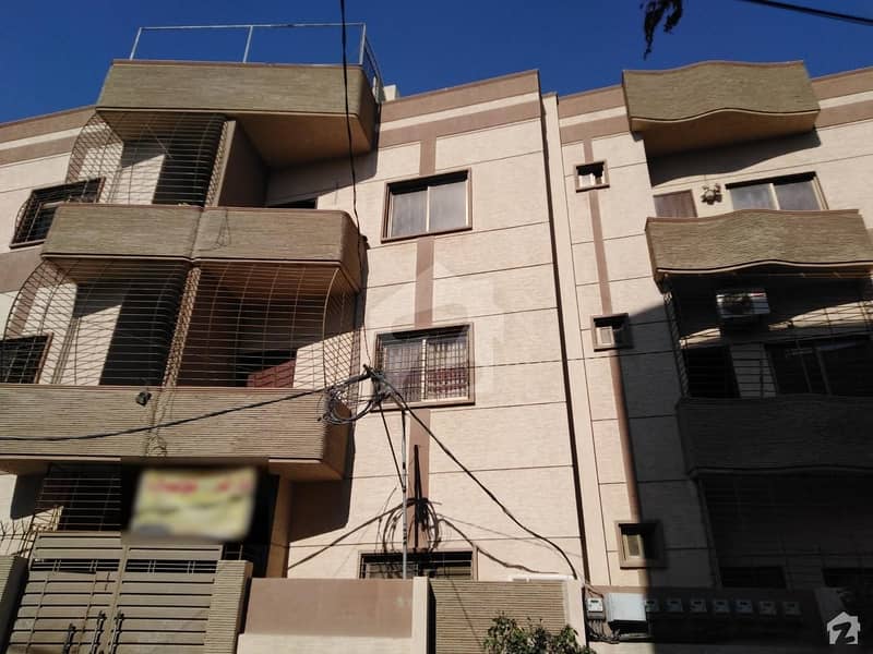 Portion Available 4 Bed Dd Gulistan E Jauhar Vip Block 2 With Roof Terrace  200 Sq Yards 2nd Floor With 3 Balconies