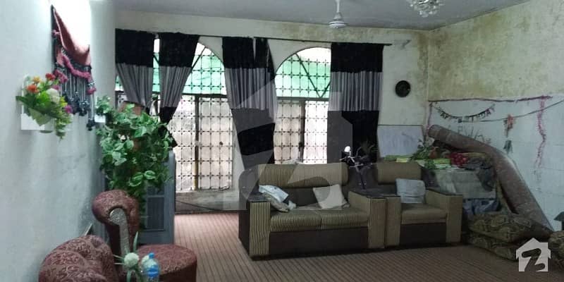 خدا بخش کالونی کینٹ لاہور میں 3 کمروں کا 10 مرلہ مکان 1.1 کروڑ میں برائے فروخت۔