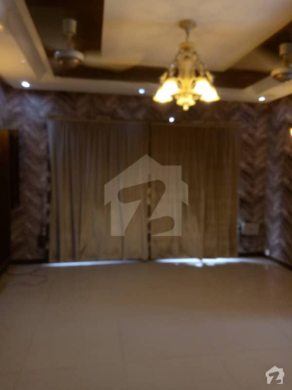 ڈی ایچ اے فیز 5 - بلاک ایل فیز 5 ڈیفنس (ڈی ایچ اے) لاہور میں 4 کمروں کا 10 مرلہ مکان 1.2 لاکھ میں کرایہ پر دستیاب ہے۔