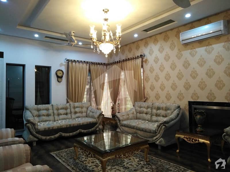 ڈی ایچ اے فیز 5 - بلاک جی فیز 5 ڈیفنس (ڈی ایچ اے) لاہور میں 5 کمروں کا 1 کنال مکان 5 کروڑ میں برائے فروخت۔