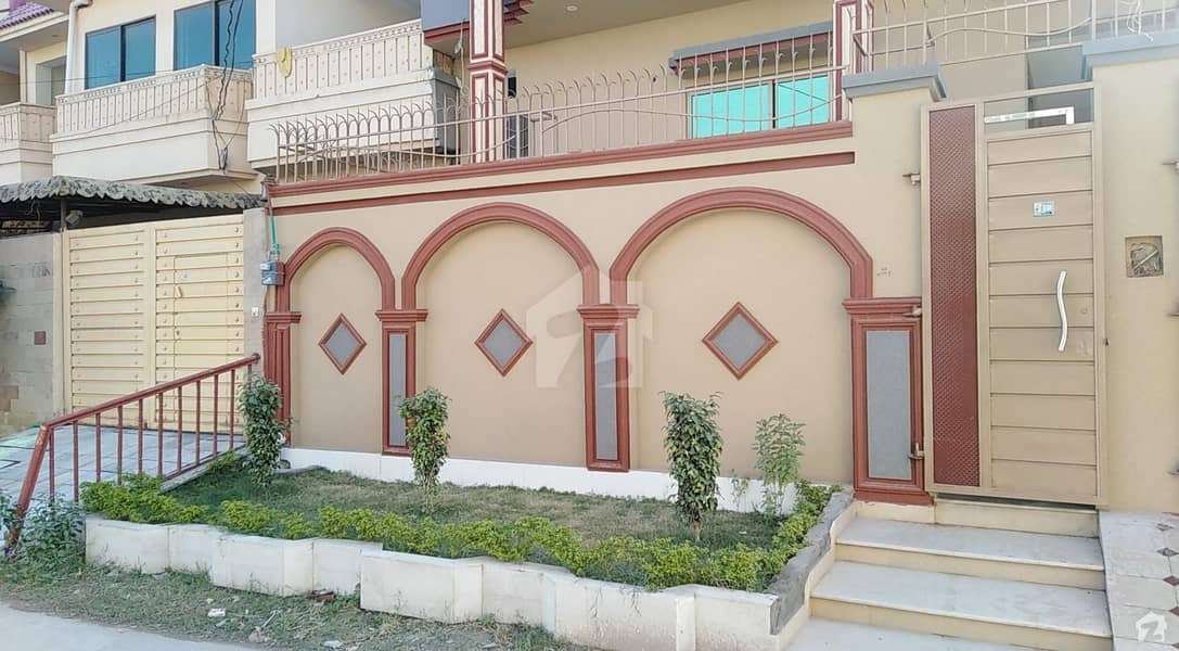 حیات آباد فیز 7 - ای6 حیات آباد فیز 7 حیات آباد پشاور میں 8 کمروں کا 10 مرلہ مکان 3.7 کروڑ میں برائے فروخت۔