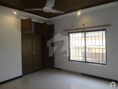 سوان گارڈن ۔ بلاک ایف سوان گارڈن اسلام آباد میں 1 کنال مکان 3 کروڑ میں برائے فروخت۔ سوان گارڈن ۔ بلاک ایف سوان گارڈن اسلام آباد میں 1 کنال مکان 3 کروڑ میں برائے فروخت۔