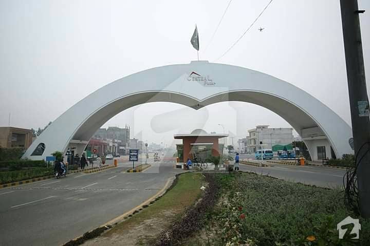 سینٹرل پارک ہاؤسنگ سکیم لاہور میں 8 مرلہ کمرشل پلاٹ 3.2 کروڑ میں برائے فروخت۔