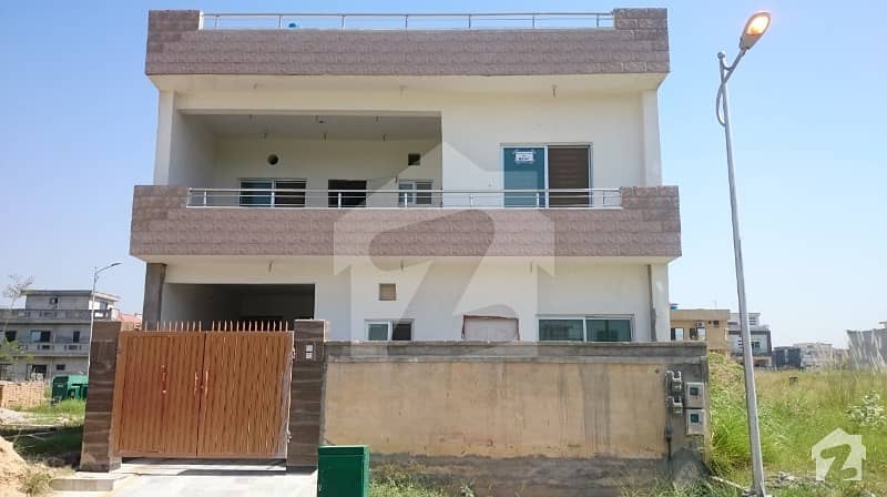 8 Marla Owner Build House In Very Reasonable Price In F-17/2